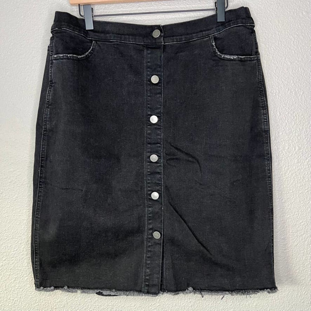 Skies Are Blue Black Denim Button Front Raw Hem Plus Size Knee Length Skirt - Picture 2 of 12